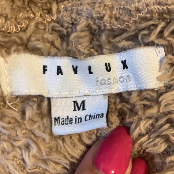 Favlux sweater. Size medium - Picture 5 of 5